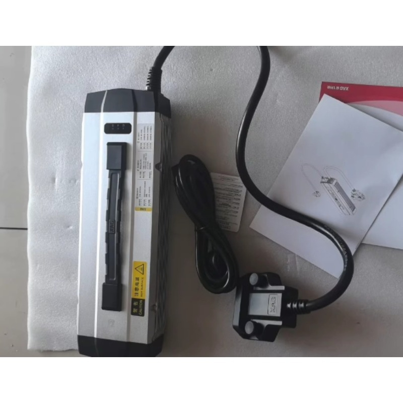 شاحن CM13600 لبطاريات طائرات ا - مراجعة Drone Battery Charger وسعره